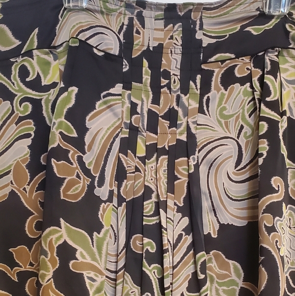 Apostrophe Black and Green Moody Floral Satin Pleated Midi Skirt Size 16 - Picture 4 of 6